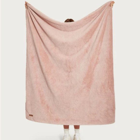 UnHide Small Rose Blanket NWT - Picture 3 of 12